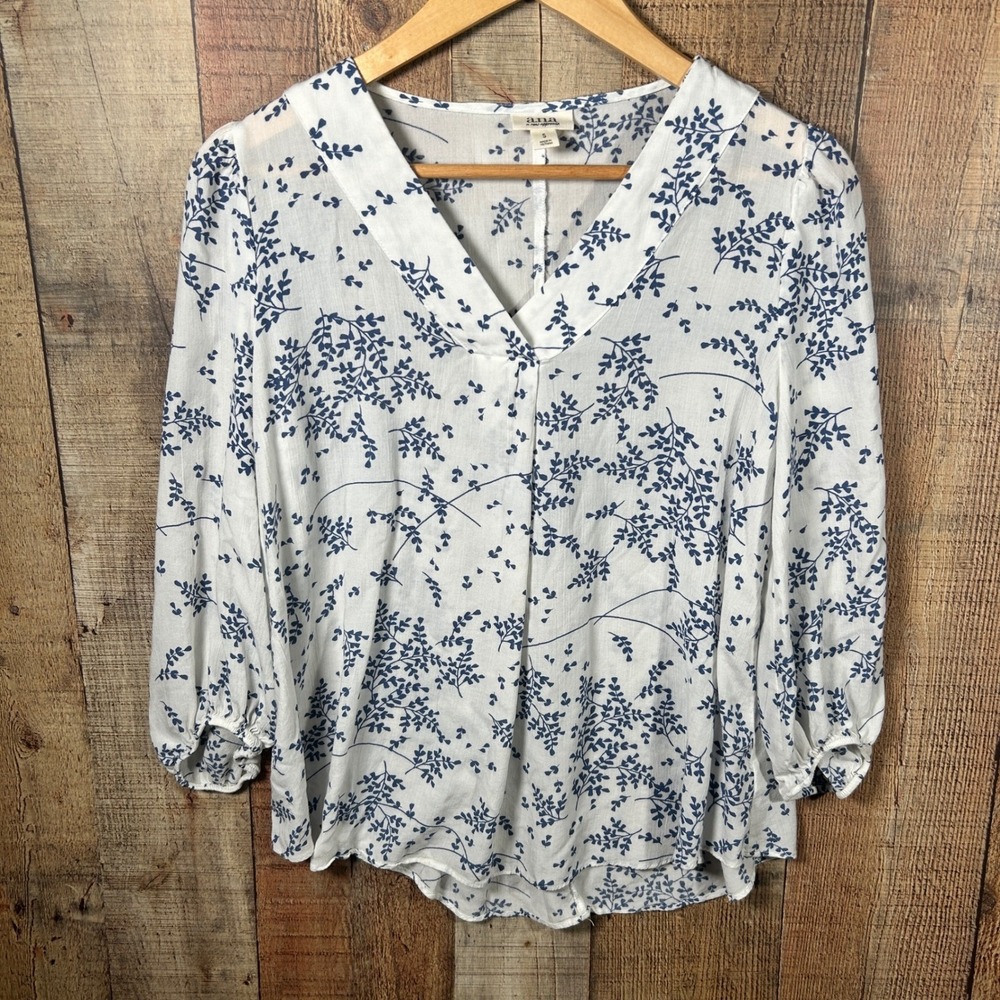 a.n.a White Blue Floral Rayon V-Neck Blouse 3/4 Sleeve Boho Cottagecore Top ana